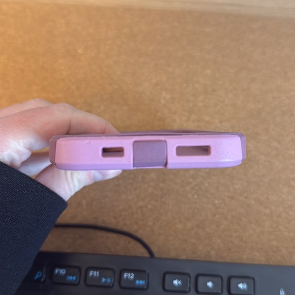 iPhone 13 Pro OtterBox Commuter Case - Picture 4 of 6